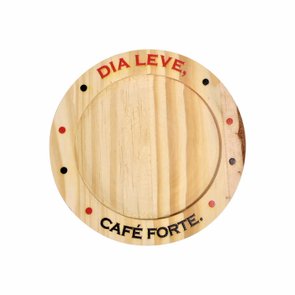 Porta Copos em Madeira de Pinus 12cm com Frase - Dia Leve, Café Forte Porta Copos em Madeira de Pinus 12cm com Frase - Dia Leve, Café Forte