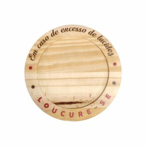 Porta Copos em Madeira de Pinus 12cm com Frase - Em Caso de Excesso de Lucidez - Loucure-se Porta Copos em Madeira de Pinus 12cm com Frase - Em Caso de Excesso de Lucidez - Loucure-se