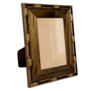 Porta Retrato Com Moldura Chanfrada Relevo de Bambu Com Suporte E Frente Em Acetato - 5,4x2,1 Porta Retrato Com Moldura Chanfrada Relevo de Bambu Com Suporte E Frente Em Acetato - 5,4x2,1