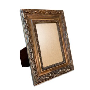 Porta Retrato Com Moldura De Gravação De Folhagens Com Suporte E Frente Em PVC Antirreflexo- 4,5x2 Porta Retrato Com Moldura De Gravação De Folhagens Com Suporte E Frente Em PVC Antirreflexo- 4,5x2