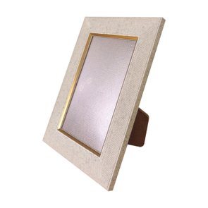 Porta Retrato de Moldura com Gravação de Textura de Tecido e PVC Mais Fundo com Suporte - 2,8x1 Porta Retrato de Moldura com Gravação de Textura de Tecido e PVC Mais Fundo com Suporte - 2,8x1