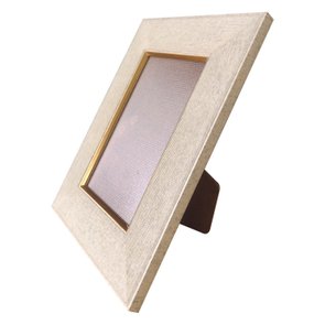 Porta Retrato de Moldura com Gravação de Textura de Tecido e PVC Mais Fundo com Suporte - 4x1 Porta Retrato de Moldura com Gravação de Textura de Tecido e PVC Mais Fundo com Suporte - 4x1