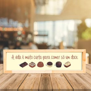 Quadro com Mensagem A Vida É Muito Curta Para Comer Só Um Doce. Quadro com Mensagem A Vida É Muito Curta Para Comer Só Um Doce.