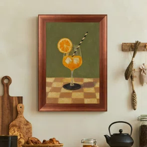 Quadro Decorativo Coquetel Vibrante com Gelo e Canudo Listrado em Fundo Verde Oliva