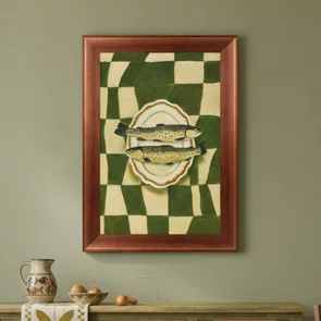 Quadro Decorativo Estilo Pintura Folk Moderna Composição de de Peixes no Prato Oval em Fundo com Padrão Xadrez Verde Texturizado