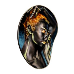 Quadro Orgânico Decorativo Mulher Detalhes Dourados com Moldura Flexível Metalizada Quadro Orgânico Decorativo Mulher Detalhes Dourados com Moldura Flexível Metalizada