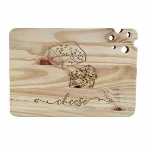 Tábua Queijo para Frios e Petiscos Cheese em Madeira de Pinus Natural Gravação a Laser e Óleo Mineral Tábua Queijo para Frios e Petiscos Cheese em Madeira de Pinus Natural Gravação a Laser e Óleo Mineral