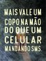 Placa Decorativa Frases de Boteco - Mais Vale um Copo na Mão do que um Celular Mandando SMS