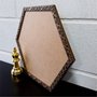 Moldura com Gravação de Folhagens Hexagonal para Quadros com Fundo em MDF - 2x1