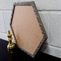 Moldura com Gravação de Folhagens Hexagonal para Quadros com Fundo em MDF - 2x1