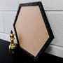 Moldura com Gravação de Folhagens Hexagonal para Quadros com Fundo em MDF - 2x1