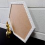 Moldura com Gravação de Folhagens Hexagonal para Quadros com Fundo em MDF - 2x1