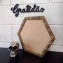 Moldura com Gravação de Folhas Ornamentais Hexagonal para Quadros com Fundo em MDF - 3x1,5