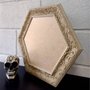 Moldura Provençal com Gravação Hexagonal para Quadros com Fundo em MDF - 6x1,5