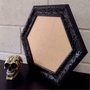 Moldura Provençal com Gravação Hexagonal para Quadros com Fundo em MDF - 6x1,5