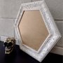 Moldura Provençal com Gravação Hexagonal para Quadros com Fundo em MDF - 6x1,5