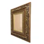 Moldura Estilo Renascentista com Perfil Interno Liso Chanfrado e Externo com Gravação Ornamental Efeito Metálico para Quadros e Fotos com Fundo Mdf e Acetato - 9,2x2,7