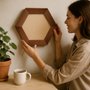 Moldura Hexagonal Chanfrada com Acabamento Côncavo Estilo Madeira Rústica Com Fundo MDF E Frente Em PVC Antirreflexo - 5x2,1