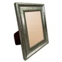 Porta Retrato Com Moldura Chanfrada Com Padrão Oval Gravado Efeito Aço Metal Escovado Com Suporte E Frente Em PVC Antirreflexo - 4,6x2,1