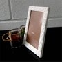 Porta Retrato de Moldura com Gravação de Folhagens e PVC Mais Fundo com Suporte - 2x1