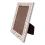 Porta Retrato de Moldura com Gravação de Folhagens e PVC Mais Fundo com Suporte - 2x1