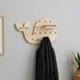 Prateleira Pegboard Baleia Em Madeira Pinus com 6 Pinos e 1 Prateleira 13,5cm