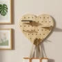 Prateleira Pegboard Coração Em Madeira Pinus Com 10 Pinos, 1 Prateleira 13,5cm e 1 Prateleira 10cm