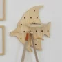 Prateleira Pegboard Peixe Em Madeira Pinus Com 6 Pinos e 1 Prateleira 13,5cm