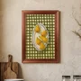Quadro Decorativo Estilo Pintura Folk Moderna Composição de Cinco Pêras Amarelas em Prato Listrado sobre Toalha Xadrez