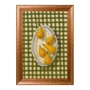 Quadro Decorativo Estilo Pintura Folk Moderna Composição de Cinco Pêras Amarelas em Prato Listrado sobre Toalha Xadrez