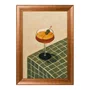 Quadro Decorativo Estilo Pintura Folk Moderna Composição de Coquetel Martini Guarnecido sobre Toalha Xadrez Verde Texturizada