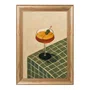 Quadro Decorativo Estilo Pintura Folk Moderna Composição de Coquetel Martini Guarnecido sobre Toalha Xadrez Verde Texturizada