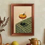 Quadro Decorativo Estilo Pintura Folk Moderna Composição de Coquetel Martini Guarnecido sobre Toalha Xadrez Verde Texturizada