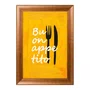 Quadro Decorativo Estilo Pintura Folk Moderno/Pop "Buon Appetito" sobre Fundo Amarelo, com Silhuetas de Talheres e Textura Expressiva