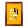 Quadro Decorativo Estilo Pintura Folk Moderno/Pop "Buon Appetito" sobre Fundo Amarelo, com Silhuetas de Talheres e Textura Expressiva