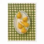 Quadro Em Tela Canvas Estilo Pintura Mid Century Composição de Cinco Pêras Amarelas em Prato Listrado sobre Toalha Xadr