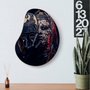 Quadro Orgânico Decorativo Mulher com Máscara com Moldura Flexível Metalizada