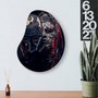 Quadro Orgânico Decorativo Mulher com Máscara com Moldura Flexível Metalizada