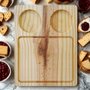 Tábua Personalizada para Servir em Madeira de Pinus Natural Maciço com Rebaixo de 8cm para Potes de Molho Gravação a Laser e Óleo Mineral